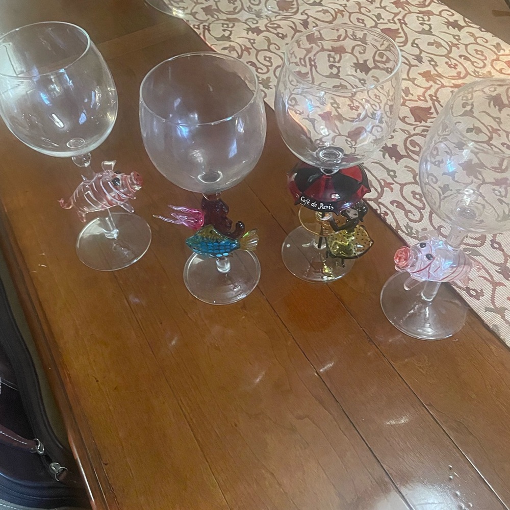 Set of four Decorative Wine Glasses with Colorful Stems